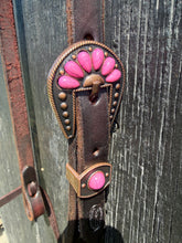Load image into Gallery viewer, One ear tie end - Pink buckle
