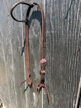 Load image into Gallery viewer, One ear tie end - Pink buckle
